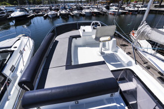 Jacht motorowy Platinum 35 Fly Active IV